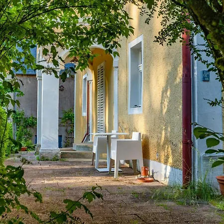 Semesterbostad Design In The Historic Mittermurnthal